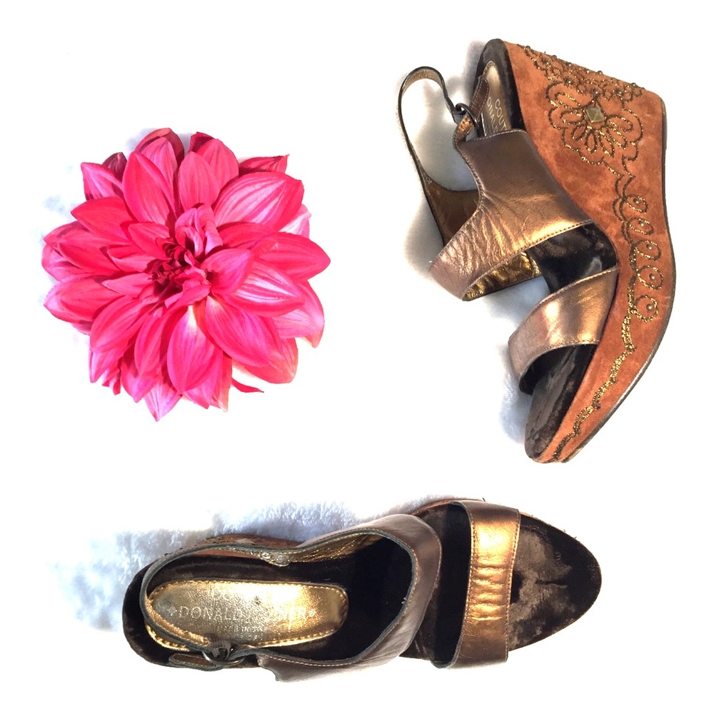 Donald J Pliner “Stelo” Bronze Metallic Wedge Sz 8